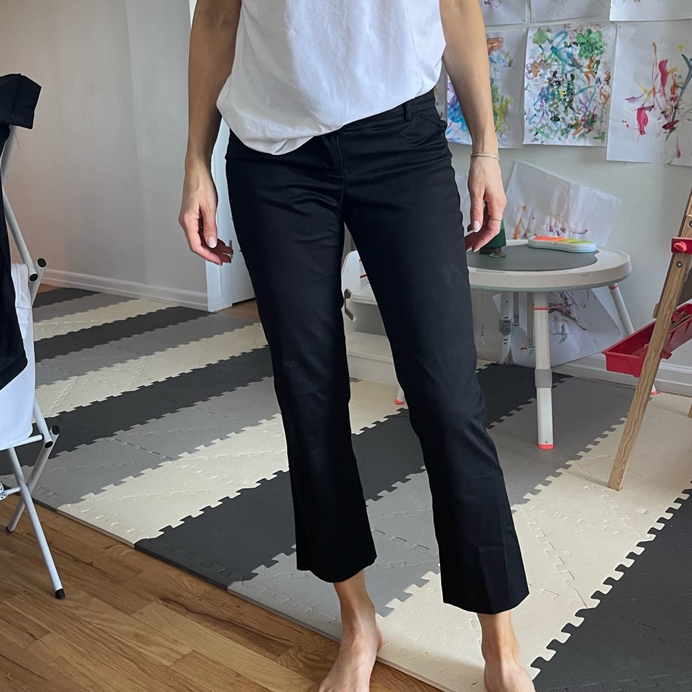 Black Capri pants